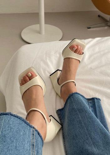 Sloane Sandals (Pre-order)